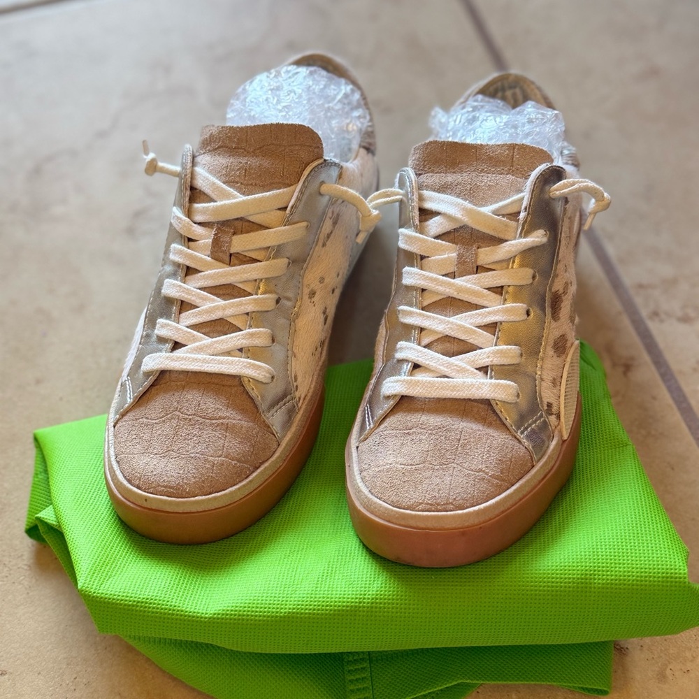 Dolce Vita size 6 Zina Sneakers in White calf hair, Tan, and gold - Picture 4 of 8